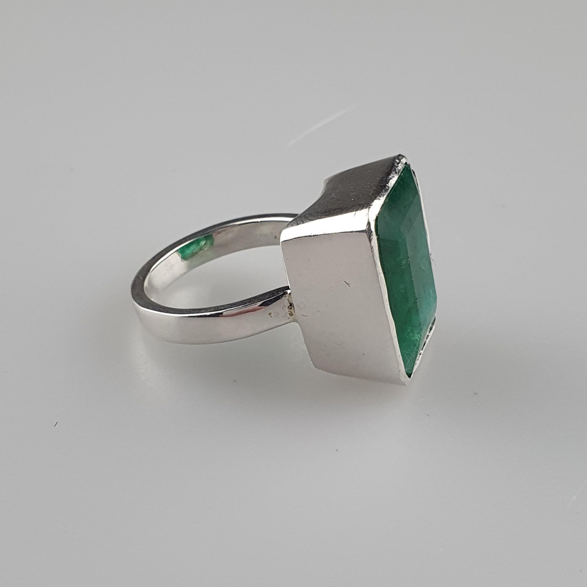 Smaragdring - 925er Silber, Ringkopf besetzt mit rechteckig facettiertem Smarag - Bild 2 aus 4