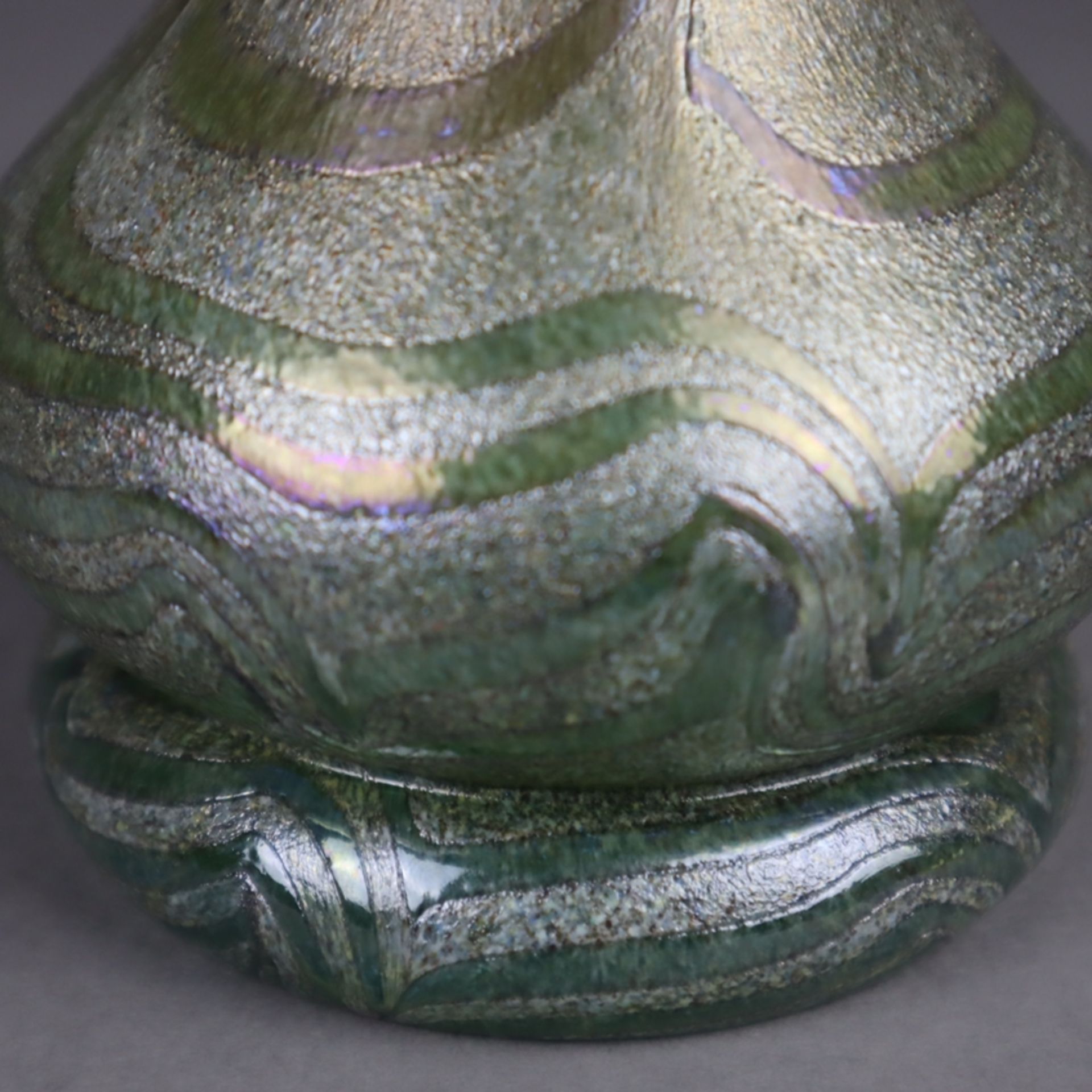 Jugendstil-Vase - irisiertes Glas mit farbigen Pulvereinschmelzungen, gebauchte - Bild 6 aus 8