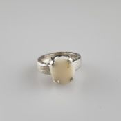 Opal-Ring - 925er Silber, Ringkopf besetz mit ovalem Opal, 4 ct, Ringgröße 51/5