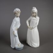 Zwei Porzellanfiguren Lladro - Spanien, 20.Jh., 2x Mädchen im Nachthemd, Porzel