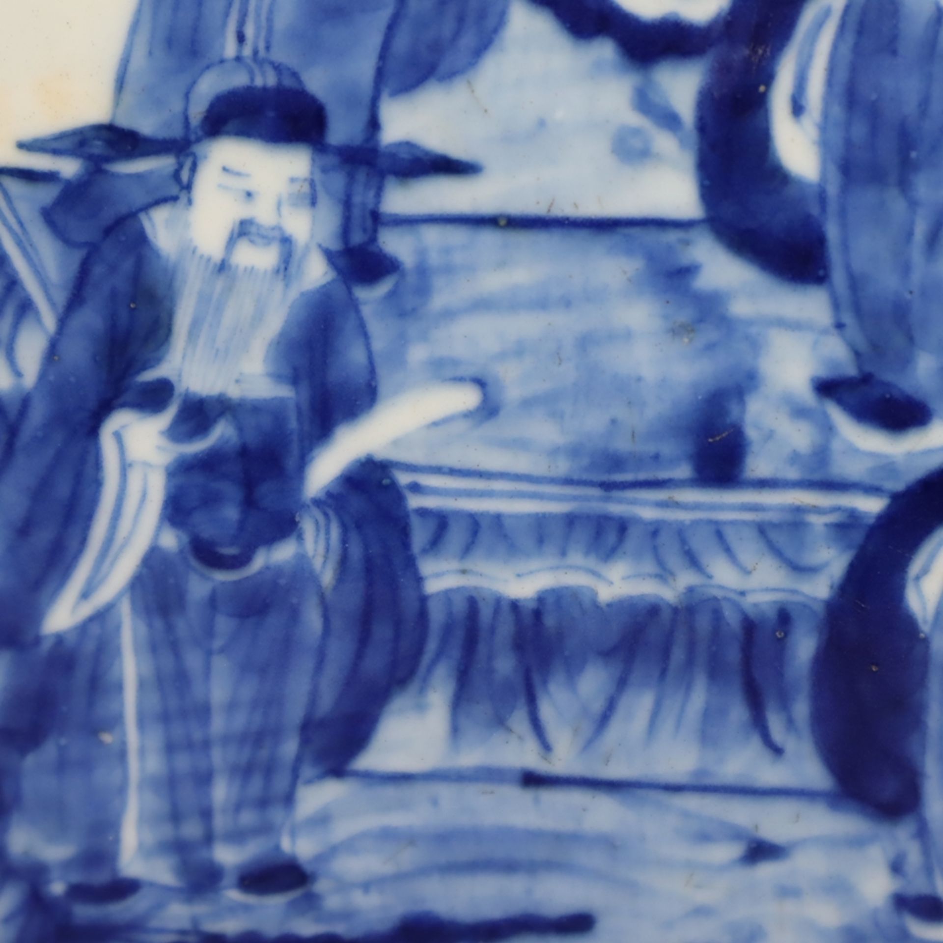Blau-weiße Vierkantvase - China, Porzellan, Bemalung mit Landschaften mit Wächt - Bild 8 aus 14