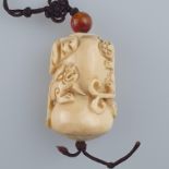 Elfenbein-Toggle - China, in belaubter Kalebassenform mit zwei Bixie-Darstellun