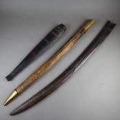Konvolut Holzscheiden für ostasiatische Blankwaffen - 3 Stück, lange Holzscheid