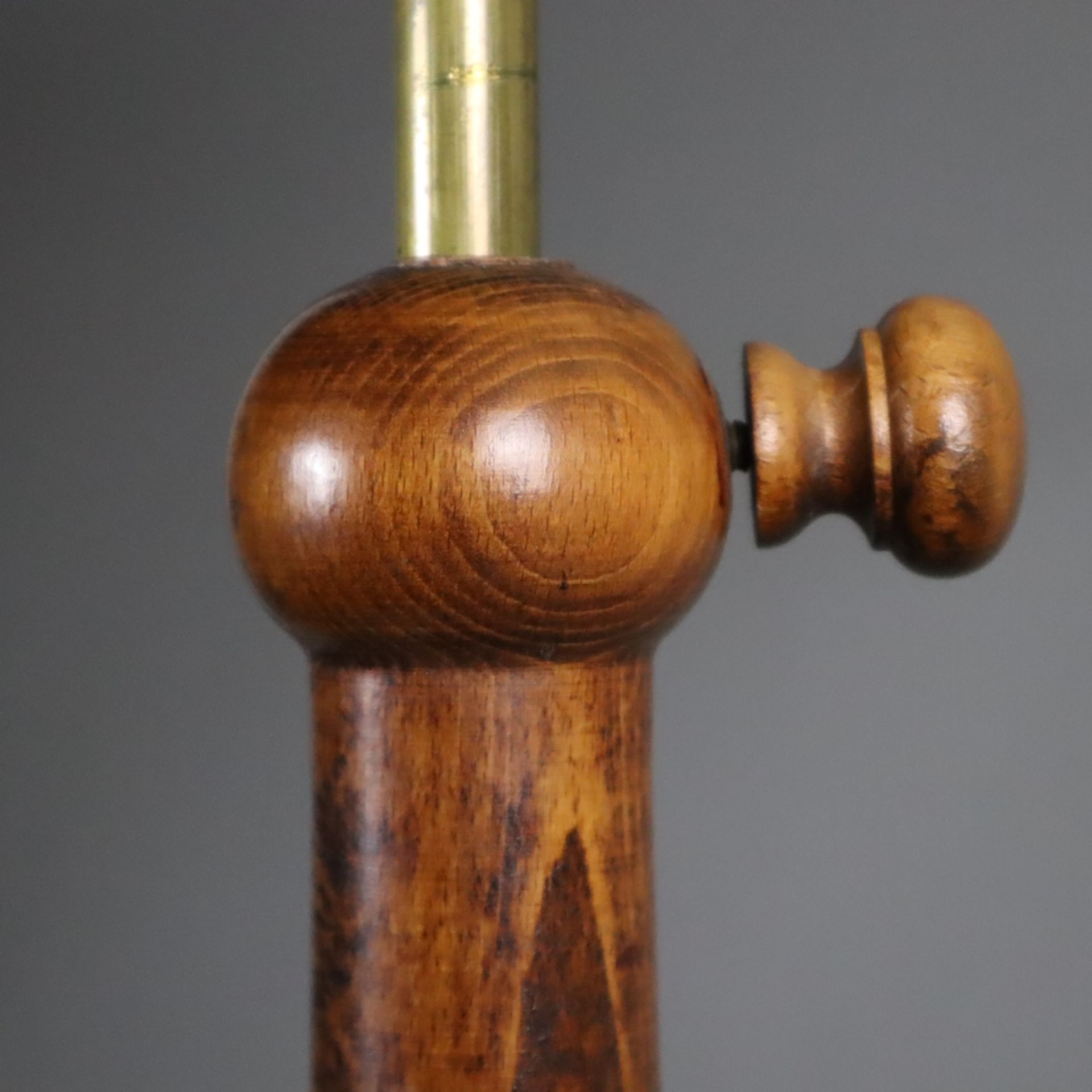 Notenständer - Holz, gedrechselter Schaft auf drei geschwungenen Beinen, rechte - Bild 5 aus 7