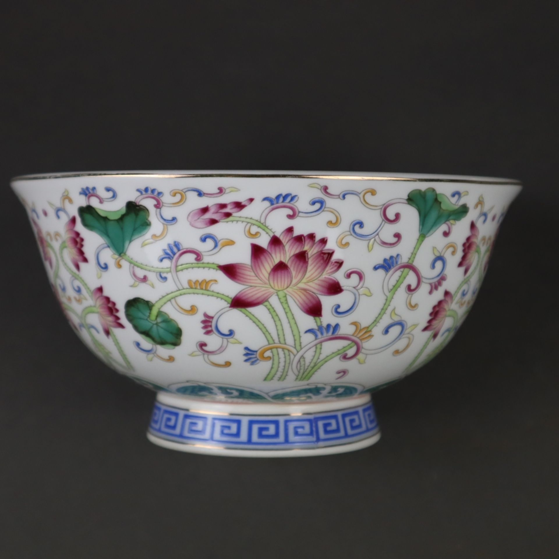 Paar Famille rose-Kummen - China, Porzellan mit Bemalung in polychromen Aufglas - Bild 2 aus 8