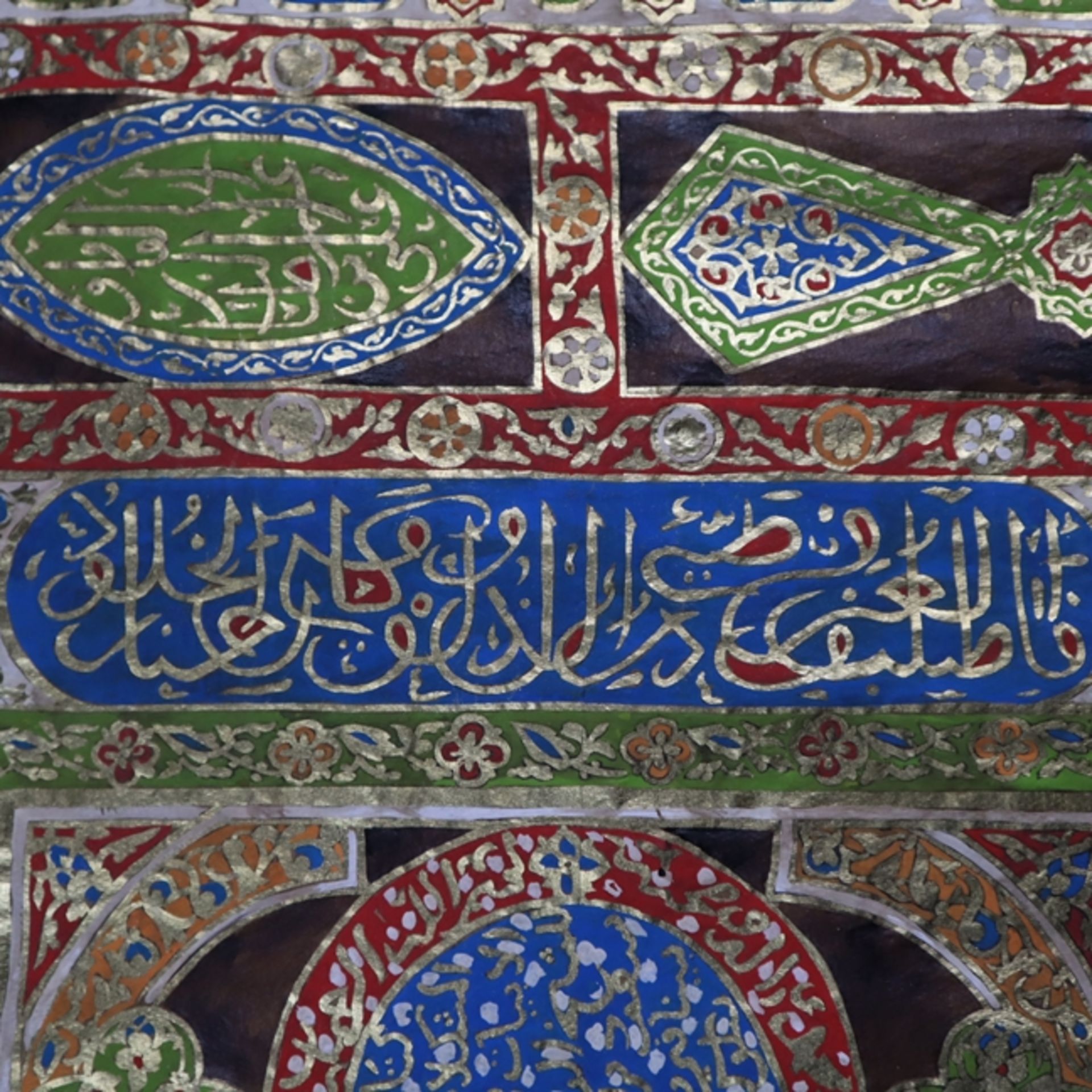 Rollbild mit Koranversen - wohl 19.Jh., Gouache und Goldfarbe auf Papier, Rände - Bild 5 aus 10