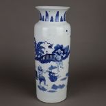Rouleauvase mit figürlicher Bemalung - China, Qing-Dynastie, im Kangxi-Stil, de