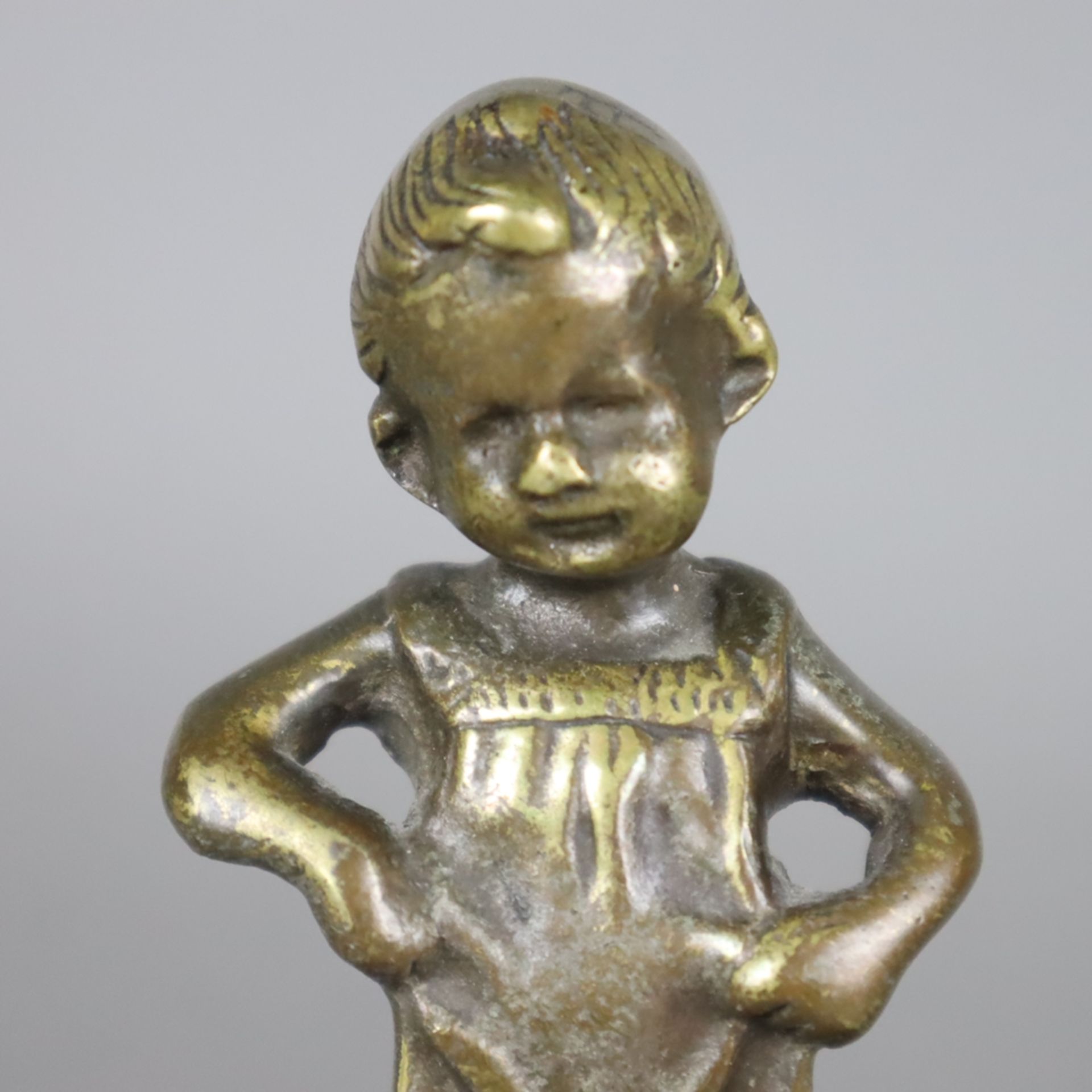 Zwei Kinderfiguren - Bronze, braun patiniert, 1x E. Beck, Mädchen mit Gießkanne - Image 4 of 7