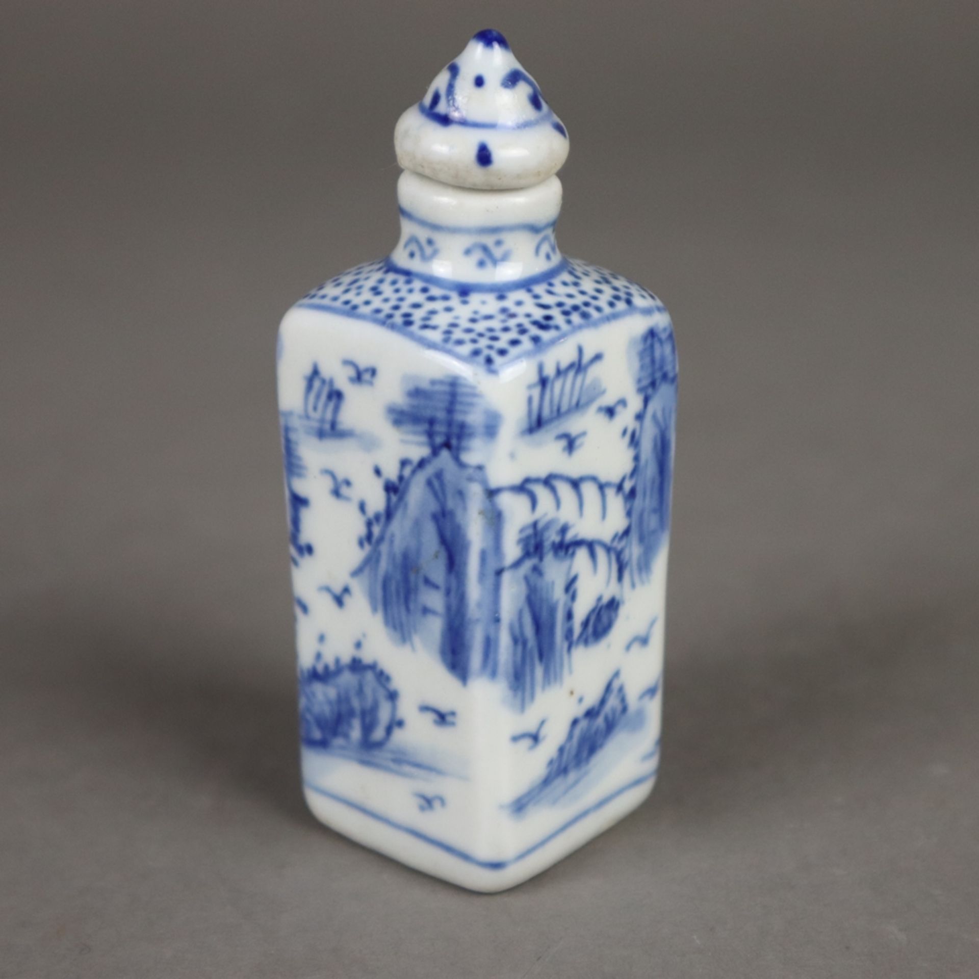Zwei Porzellan-Snuffbottles - China, 20.Jh., unterglasurblaue Bemalung mit Land - Bild 5 aus 6