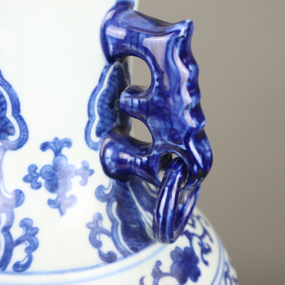 Blau-weiße Vase - China, Balusterform mit leicht ausgestellter Mündung, dekorie - Image 5 of 11