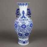 Blau-weiße Vase - China, Balusterform mit leicht ausgestellter Mündung, dekorie