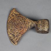 Kleine antike Tabar Zin-Klinge - wohl Ostturkestan, seitlich halbrunde Beilklinge aus Eisen mit Gol