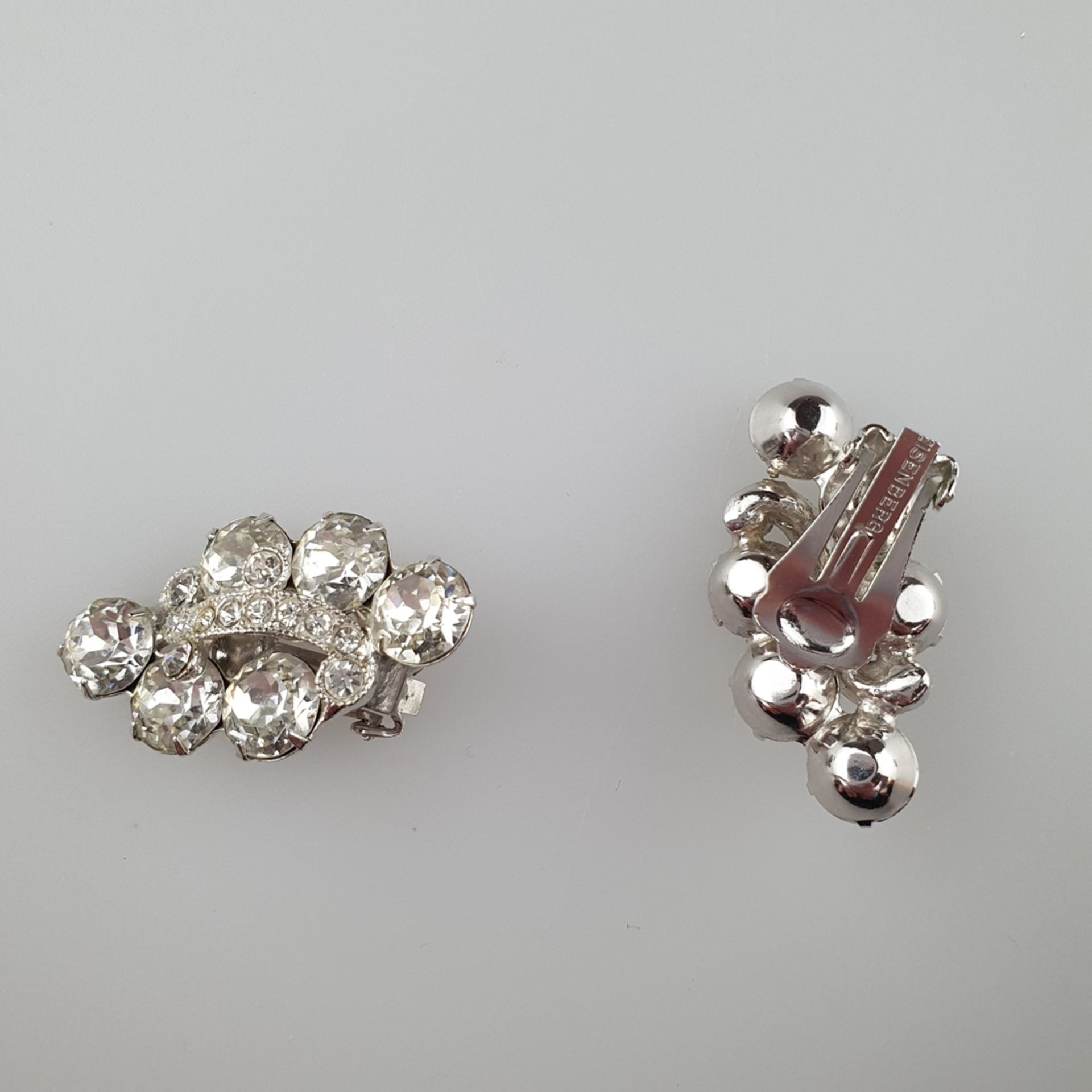 Paar funkelnde Vintage-Ohrclips in Diamant-Optik - EISENBERG / USA, silberfarbenes Metall, üppig be - Bild 2 aus 2