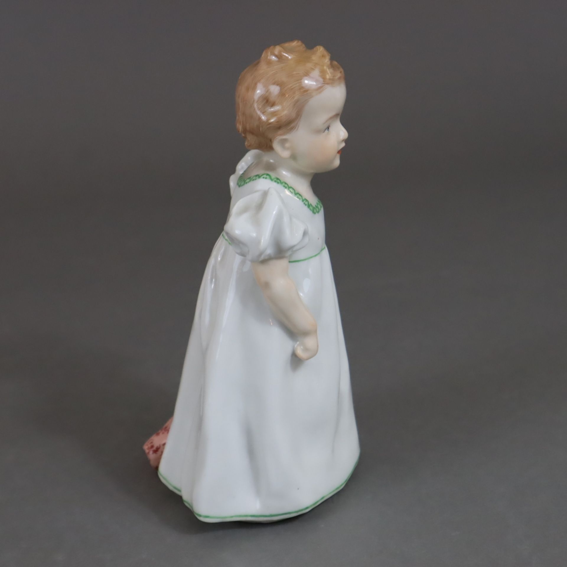 Hentschelkind "Mädchen mit Puppe" - Meissen, Mod.Nr. X164, Entwurf von 1907: Konrad Hentschel (1872 - Bild 4 aus 12