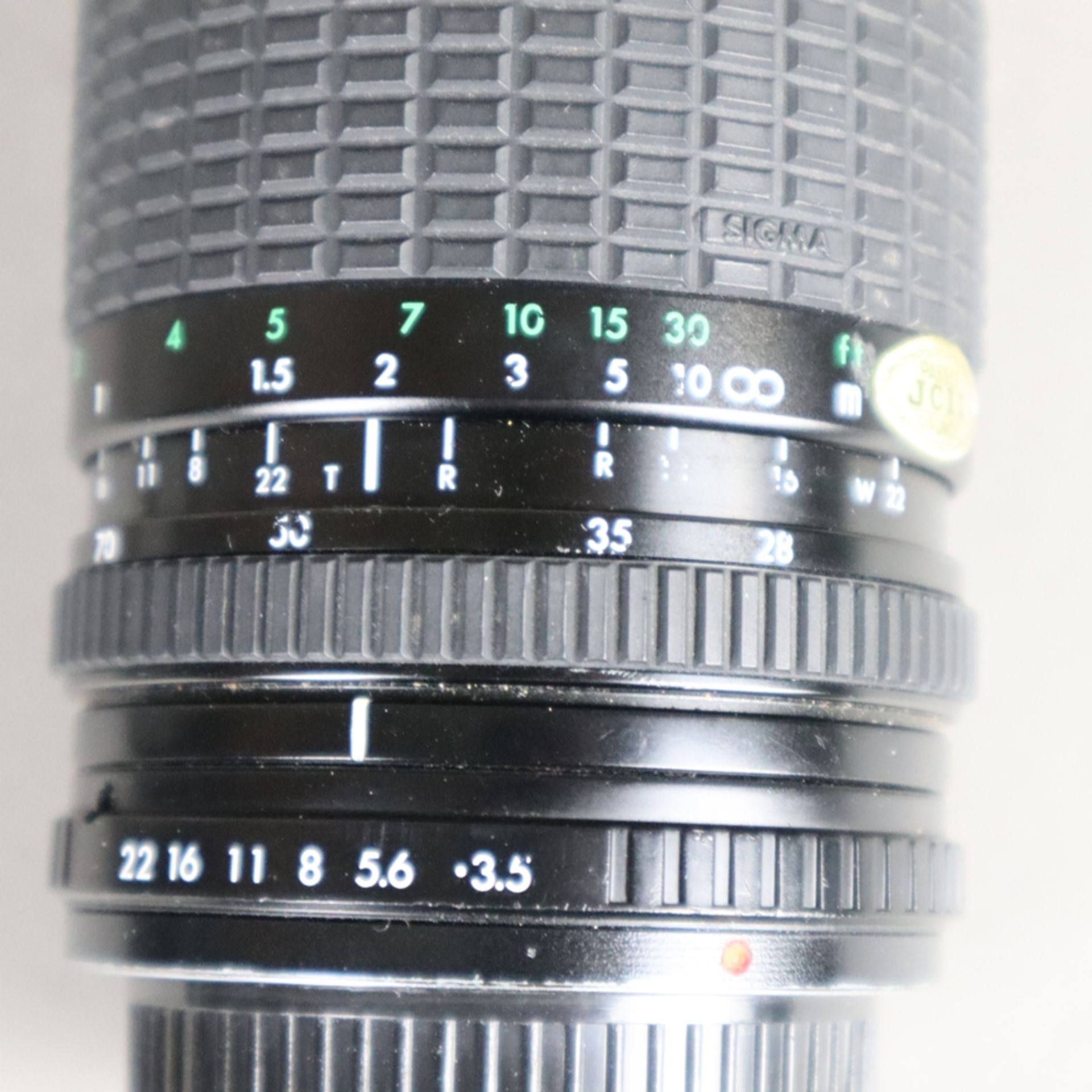 Konvolut von drei Objektiven - 1x Sigma Zoom-E 28-70mm 3.5-4.5 Multi-Coated, Ø 52mm, 1x Sigma Zoom - Bild 5 aus 6
