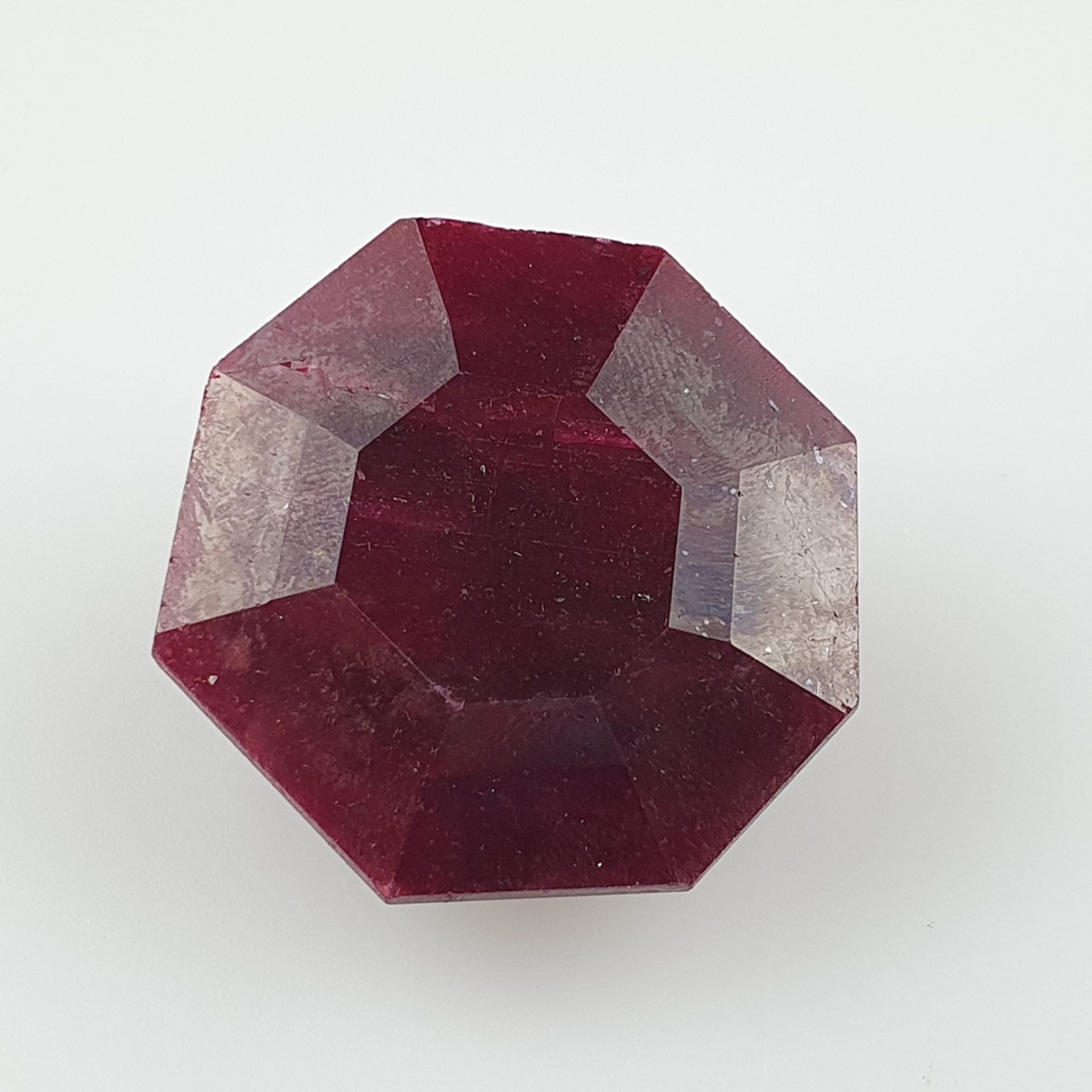 Großer facettierter Rubin - ca. 401ct,, ca.41x42x24mm, mit Ze | 401ct Fancy Shape Ruby Gemstone Cer - Bild 2 aus 7