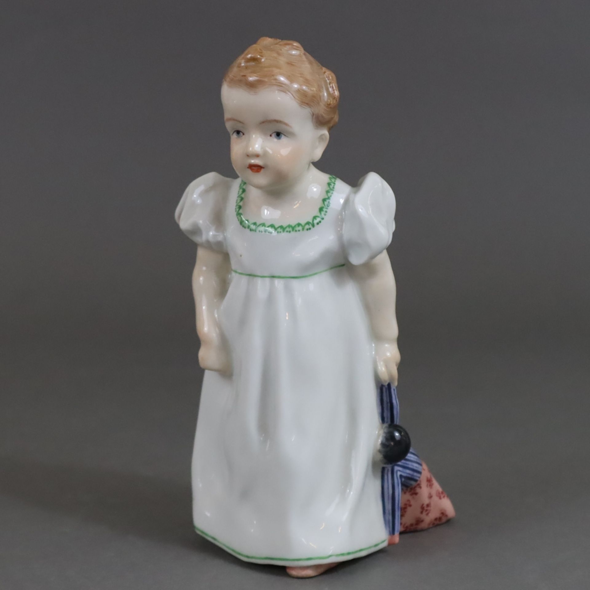 Hentschelkind "Mädchen mit Puppe" - Meissen, Mod.Nr. X164, Entwurf von 1907: Konrad Hentschel (1872