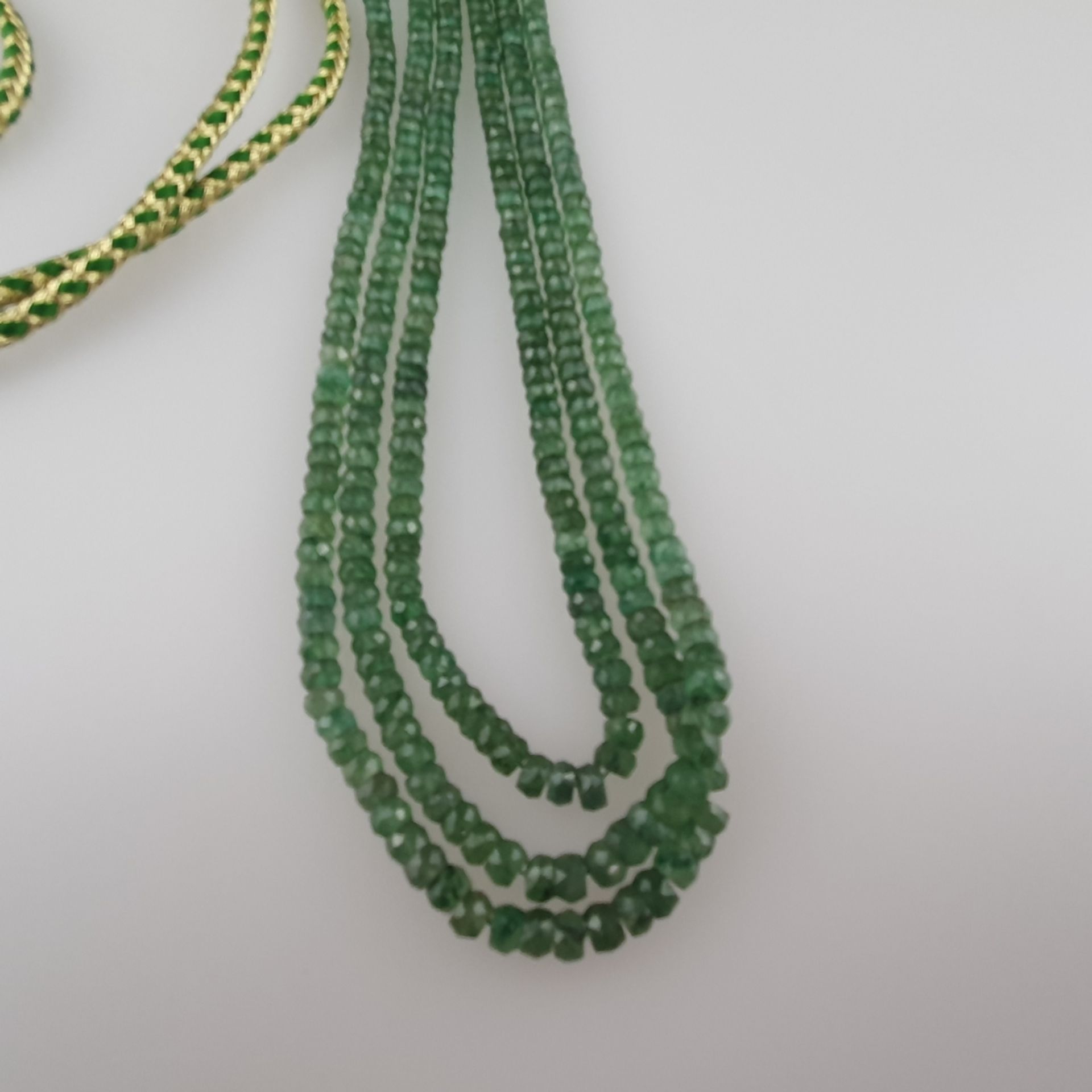 Aventurin-Collier - dreireihige Halskette mit facettierten | 126 cts Aventurine 3 Strand Necklace, - Image 3 of 4