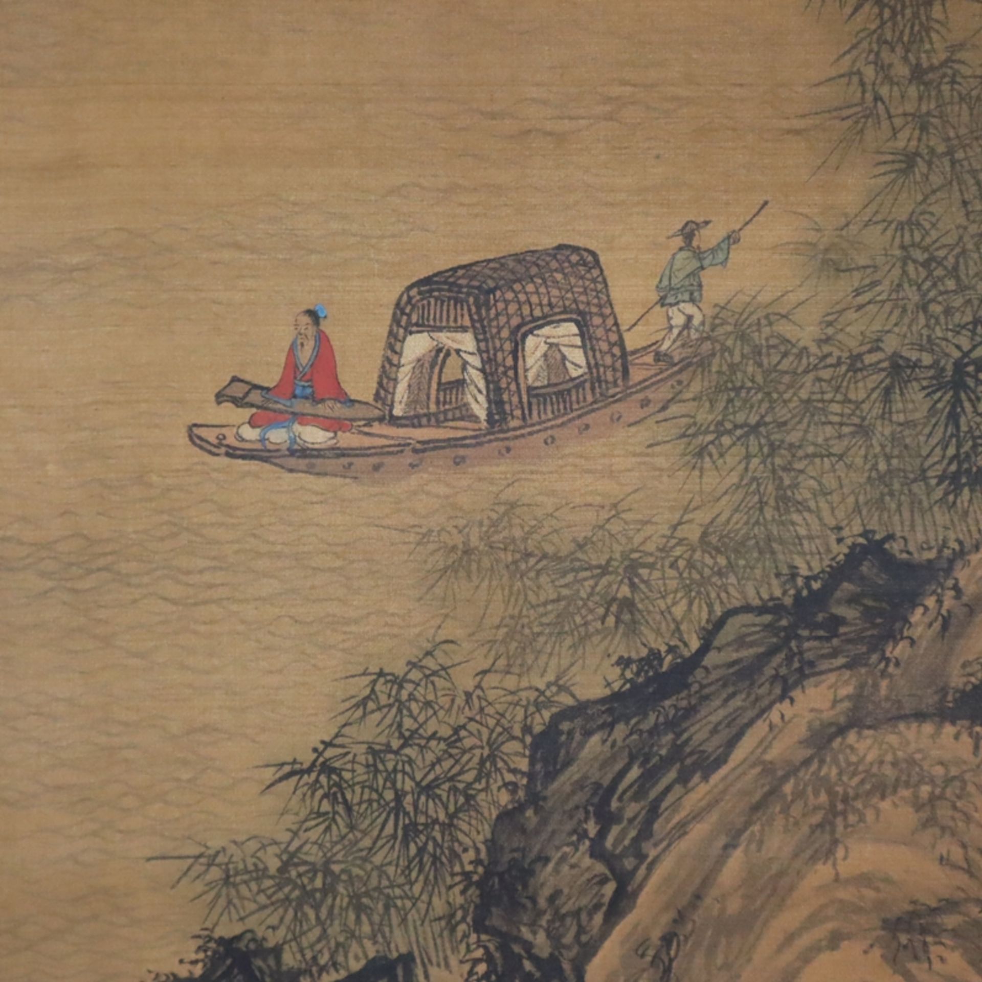 Chinesisches Rollbild - Stimmungsvolle Flusslandschaft mit Barke, darin Guqin spielender Gelehrte, - Image 2 of 7