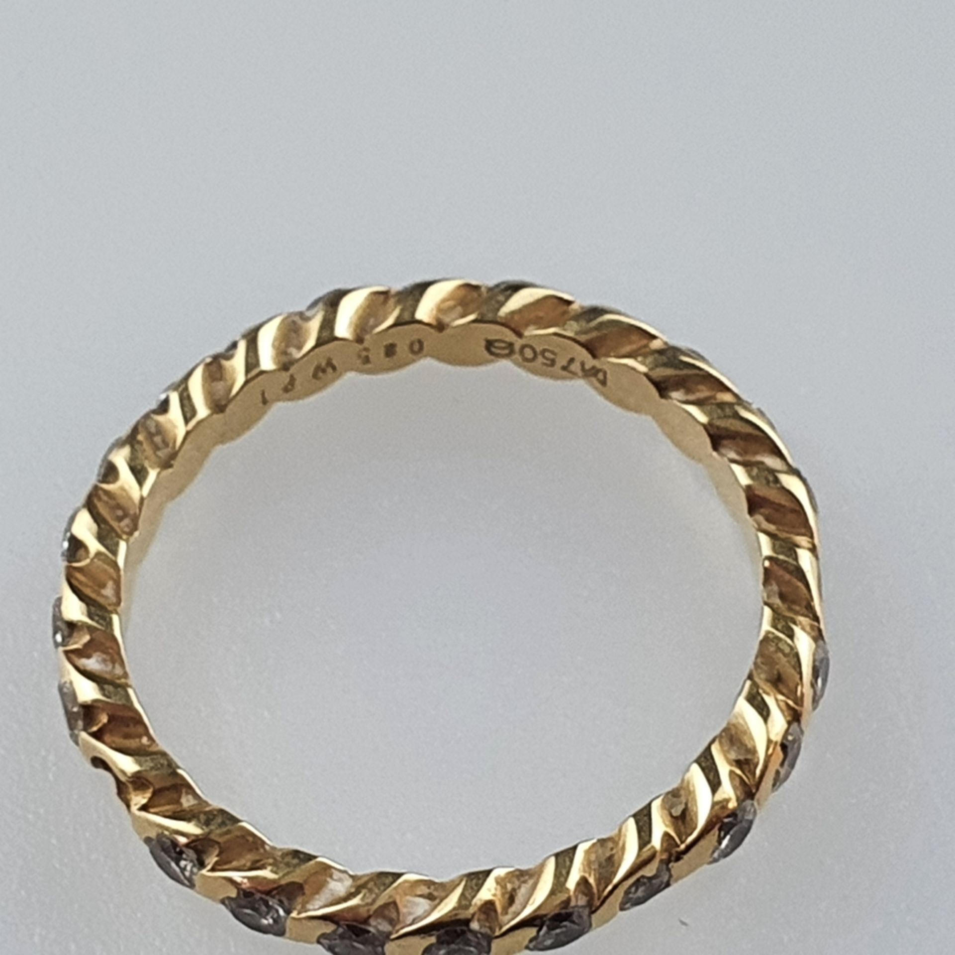 Filigraner Memory-Ring - Gelbgold 750/000, rundum mit 23 facettierten Kleindiamanten ausgefasst, 1 - Image 4 of 4