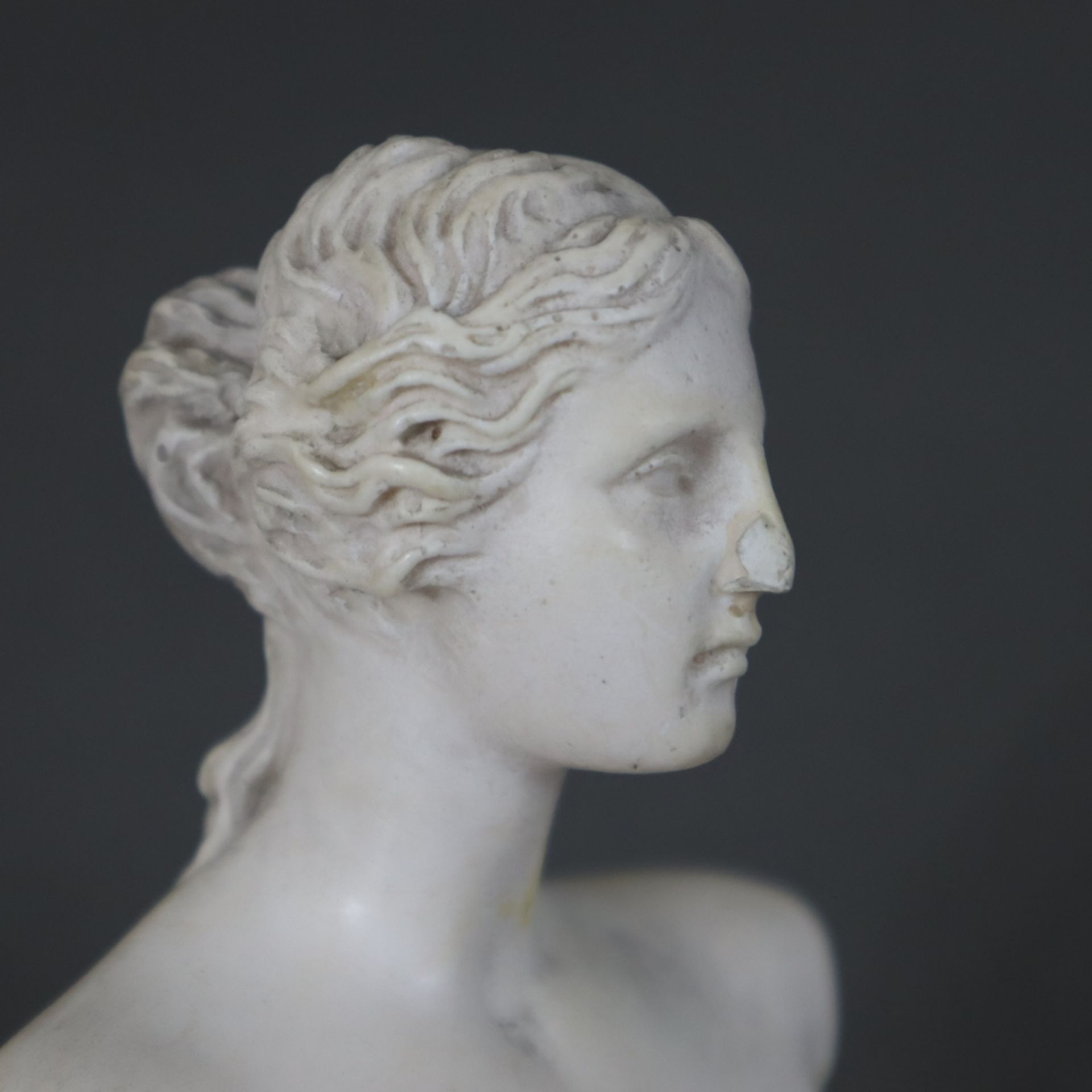 Venus von Milo - 19.Jh., Gipskern, glasiert, Teilabguss nach dem hellenistischen Original, Rückseit - Image 3 of 6
