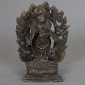 Figur des Mahakala in Aureole - zweiteilige Bronze, Tibet/China, die zweiarmige zornvolle Erscheinu