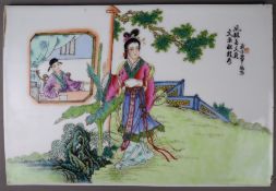 Porzellanbild - China 20.Jh., Porzellantafel mit polychromer Emailmalerei in den Farben der Famille