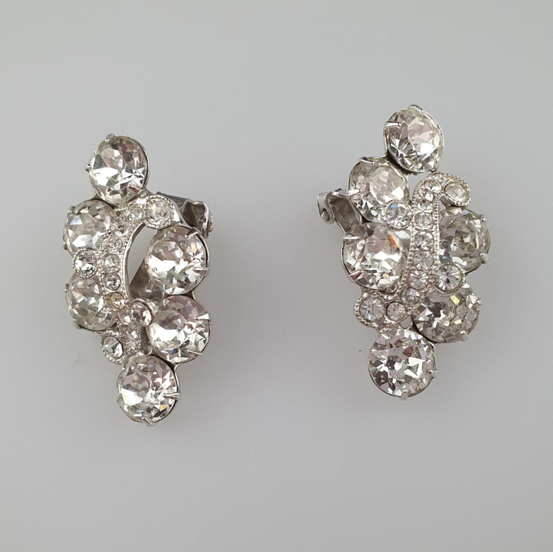 Paar funkelnde Vintage-Ohrclips in Diamant-Optik - EISENBERG / USA, silberfarbenes Metall, üppig be
