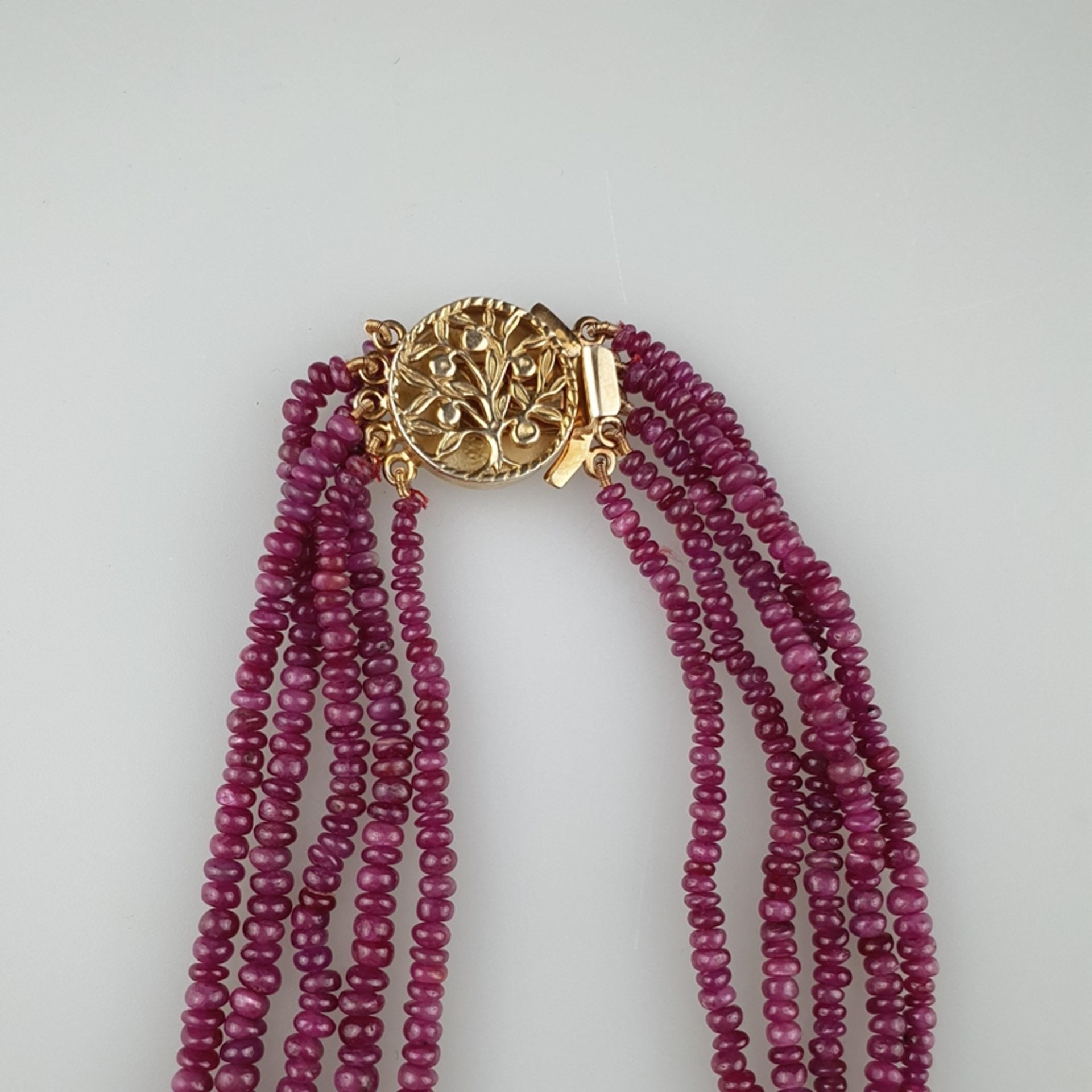 Fünfreihiges Rubin-Collier - Rubin-Rondelle, zusamme | 440cts Five row ruby gemstone necklace with - Image 3 of 5