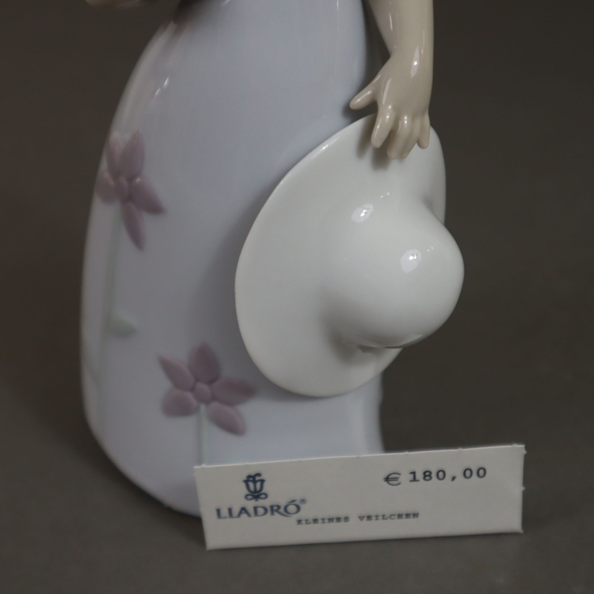 Porzellanfigur "Kleines Veilchen" - Lladro, Spanien, Modellnr.8043, Entwurf: Jose Santaeulalia (200 - Image 9 of 9