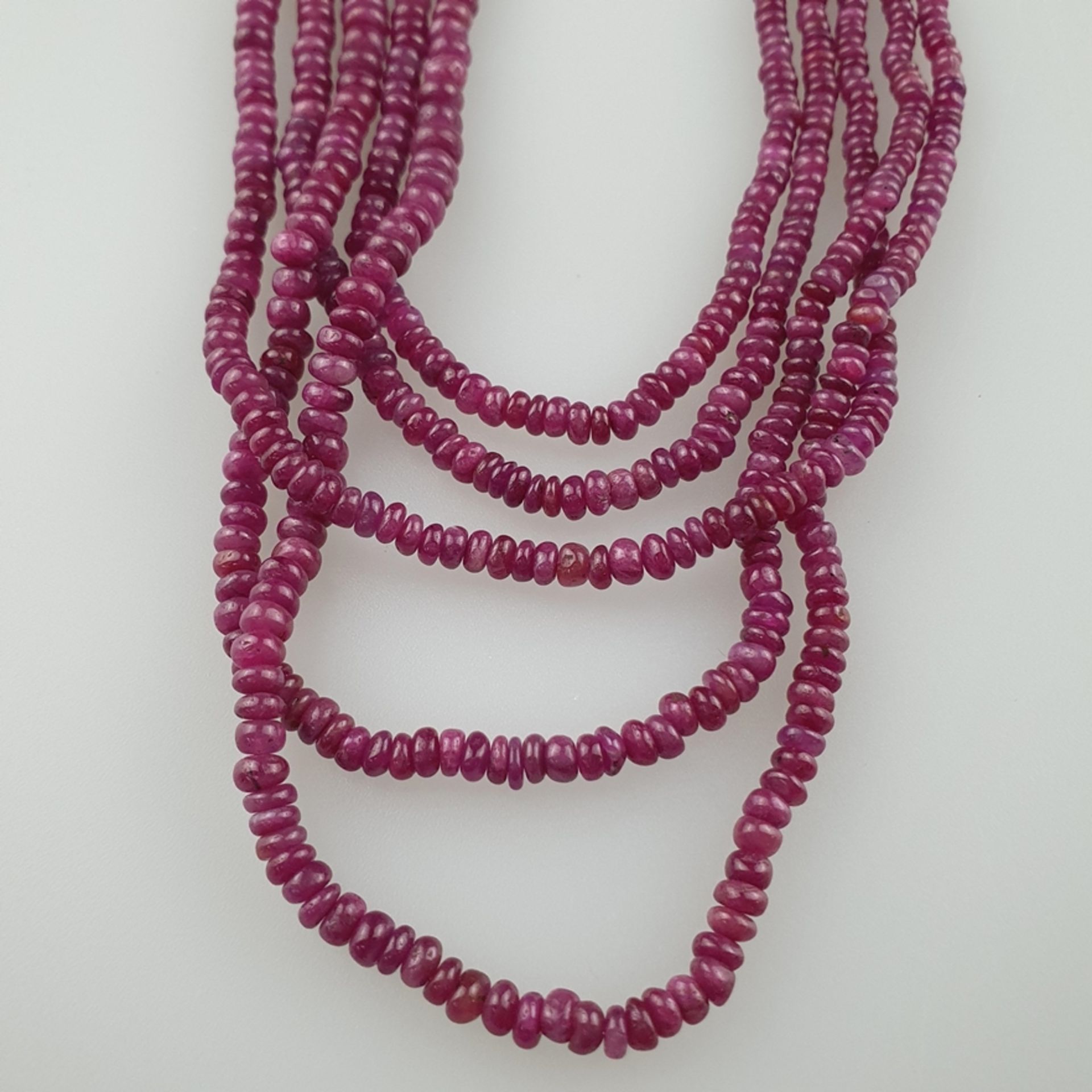 Fünfreihiges Rubin-Collier - Rubin-Rondelle, zusamme | 440cts Five row ruby gemstone necklace with - Bild 2 aus 5