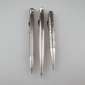 Konvolut 3 Druckbleistifte - Silber, gestempelt 900/835/800, guillochiert bzw. getrieben, min. Gebr