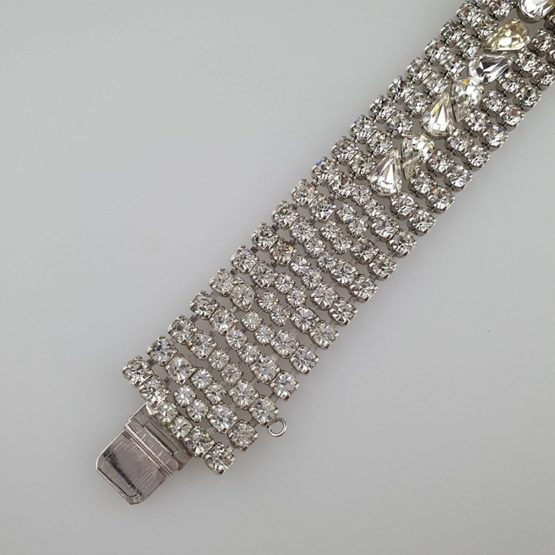 Art-Déco-Armband in Diamant-Optik - WEISS / USA, vor 1955, silberfarbenes Metall, mit geschliffenen - Bild 2 aus 4