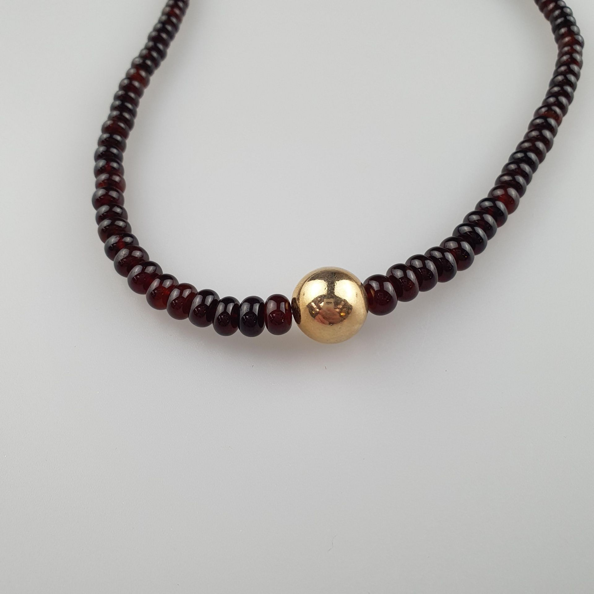 Granat-Halskette - Granatsteine im Verlauf, zusammen | 217cts Garnet necklace with rose gold ball i - Image 2 of 4
