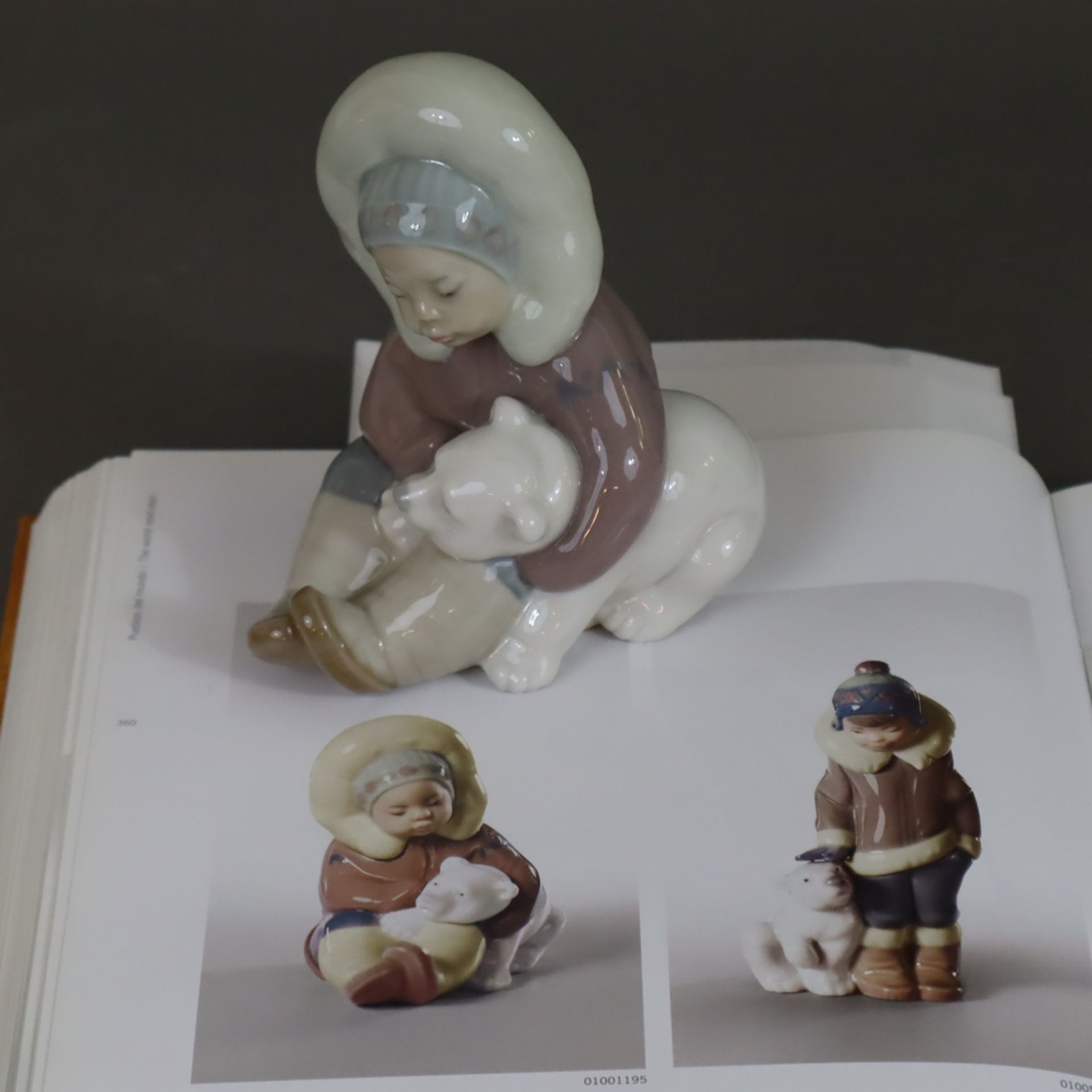 Kinderfigur "Spielendes Inuit-Kind" - Lladro, Spanien, Modellnr. 1195 (Produktion 2007 eingestellt) - Bild 6 aus 6
