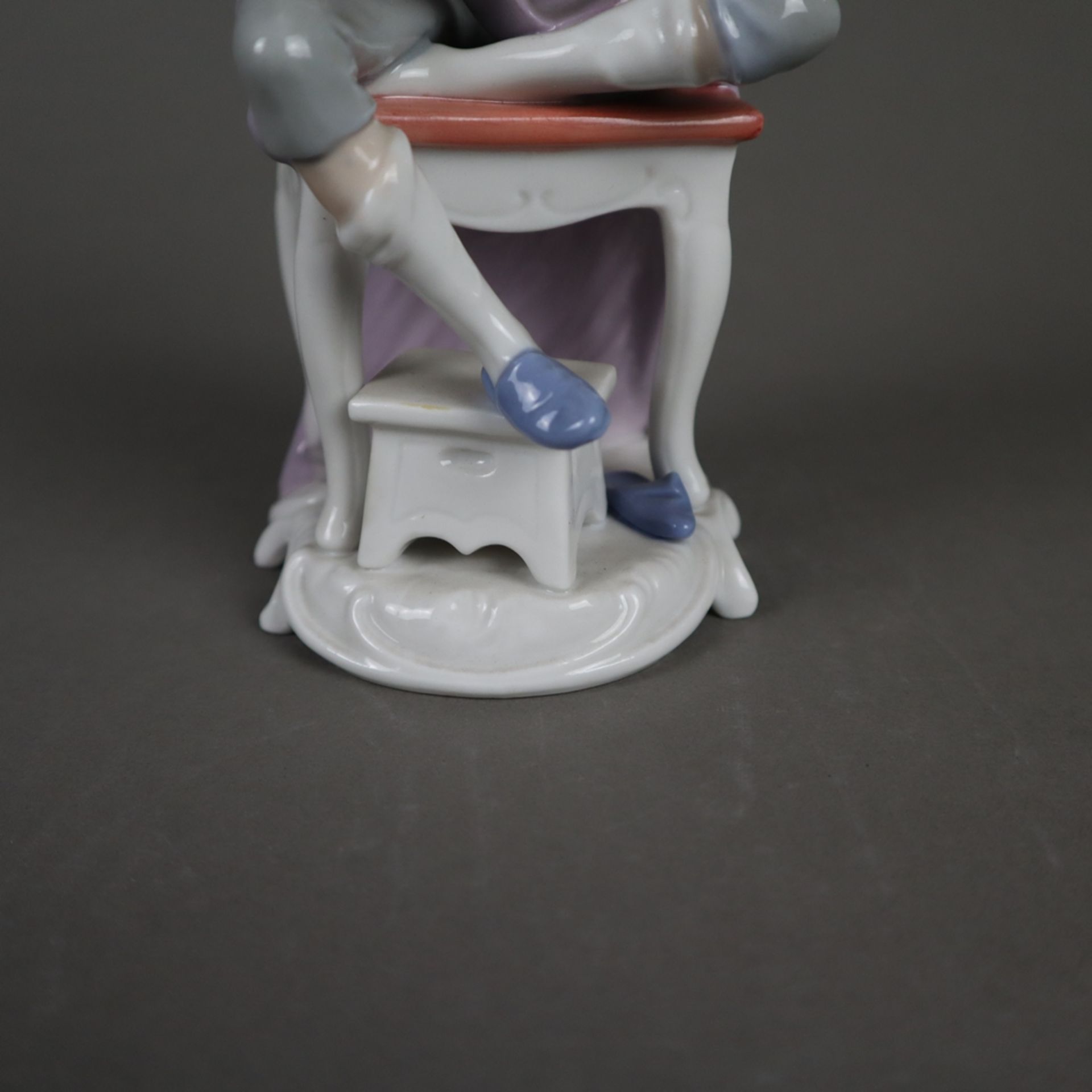 Porzellanfigur "Schneider" - Goebel, Modellnr. 16 049 aus der Handwerker-Serie, Porzellan, polychro - Bild 7 aus 8