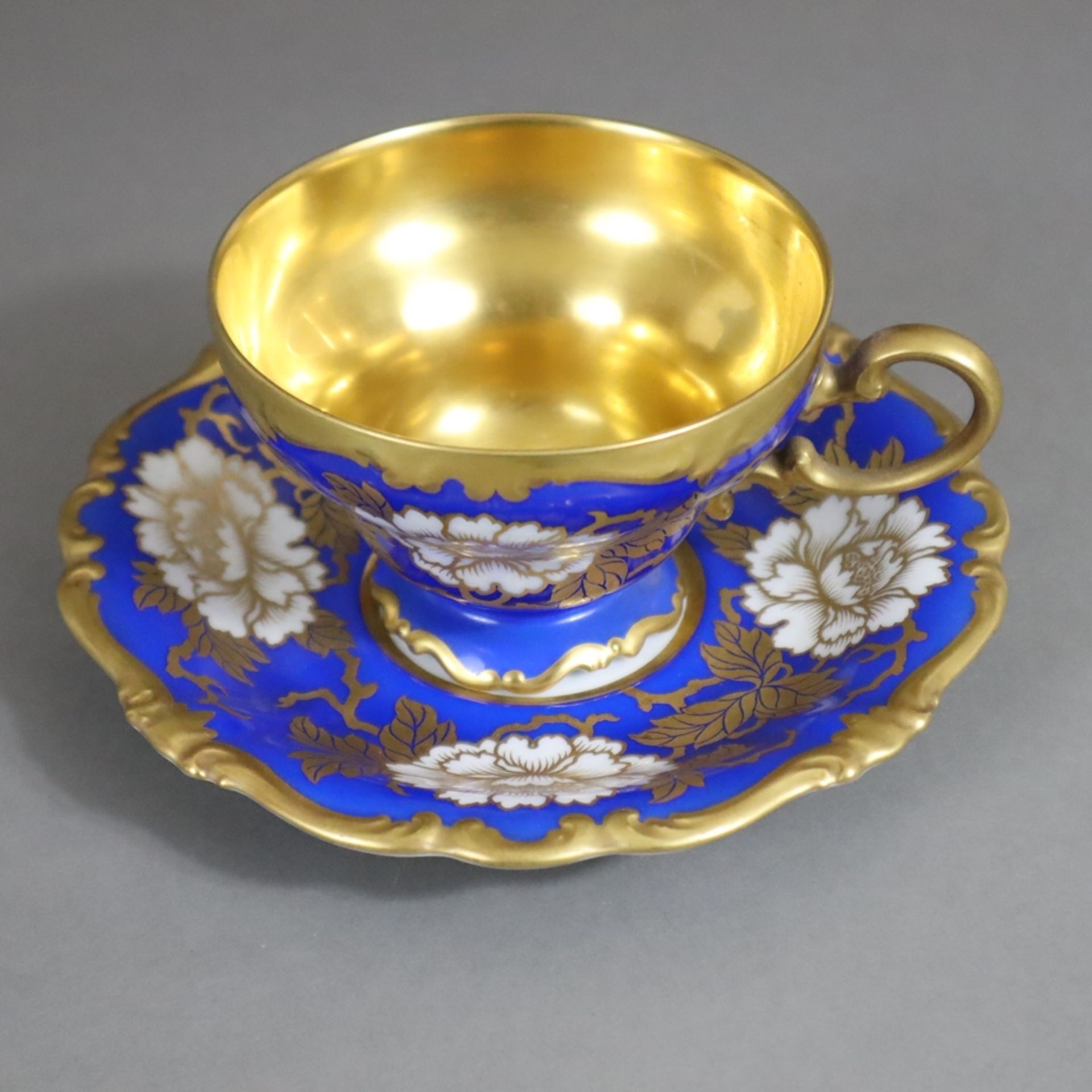 Konvolut Rosenthal - Porzellan, Blumenmalerei in Gold auf partiell blauem Fond, 1x Fußvase mit reli - Bild 6 aus 10