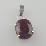 Rubin-Anhänger - 925er Silber, besetzt mit facettier | 925 Silver Pendant with a Ruby of 15ct, ca.