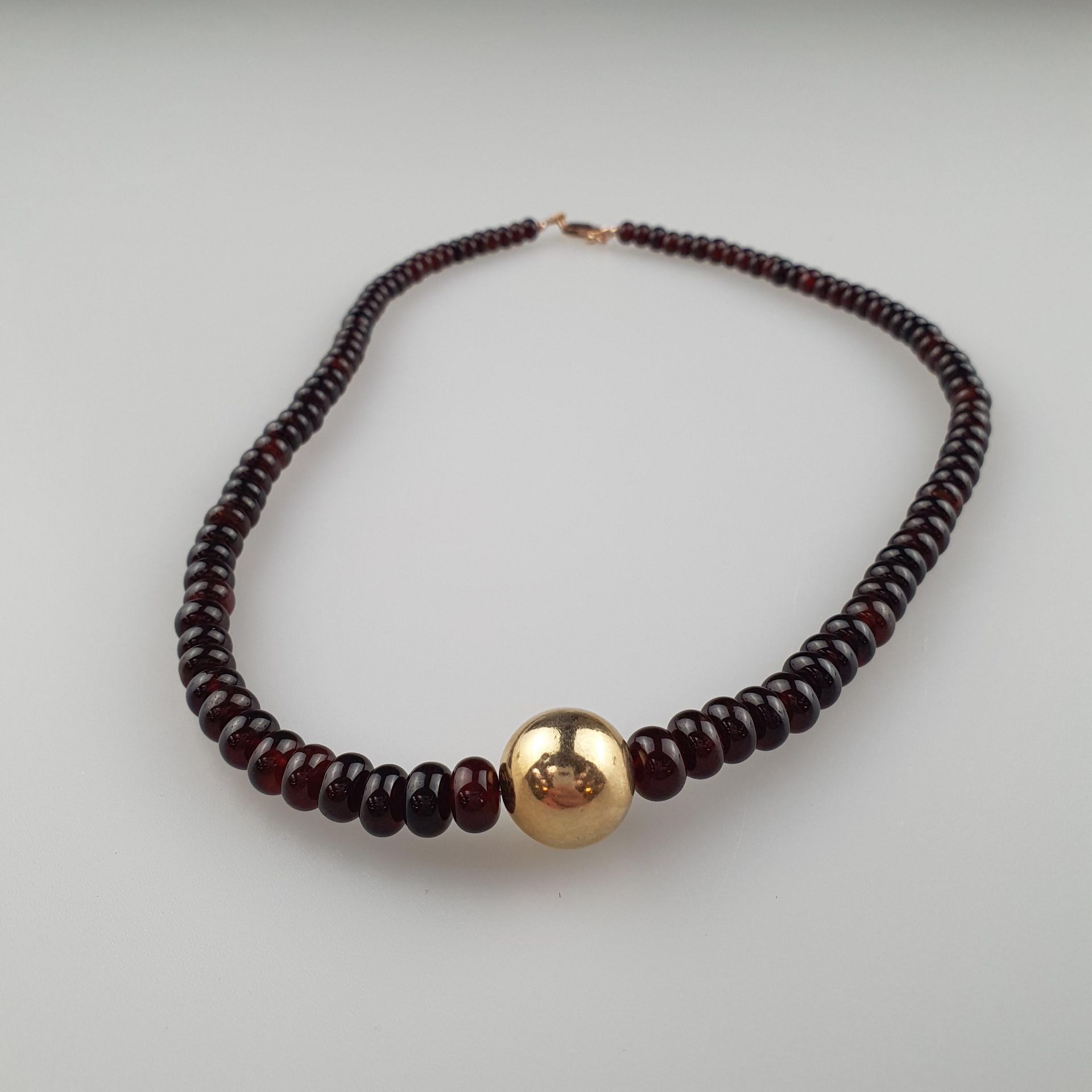 Granat-Halskette - Granatsteine im Verlauf, zusammen | 217cts Garnet necklace with rose gold ball i - Image 4 of 4