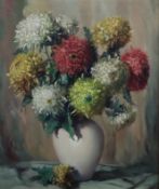 Volkwein, Helmuth Andreas (1920 München-2004) - Chrysanthemen in weißer Vase, Öl auf Leinwand, unte
