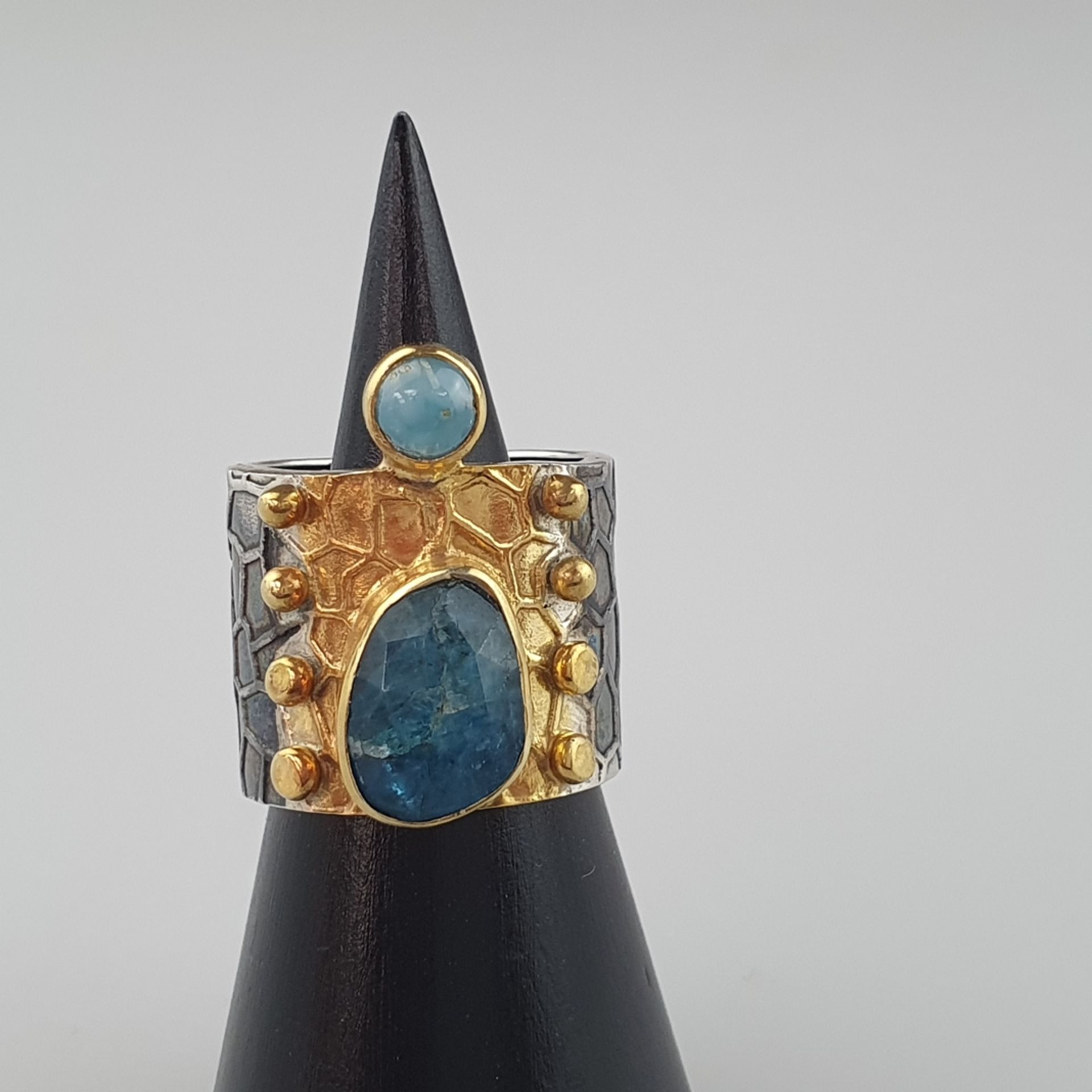 Damenring - 925er Silber, breite Ringschiene, goldfarbe | 925 Silver Ring with Kyanite and Sapphire - Image 6 of 6