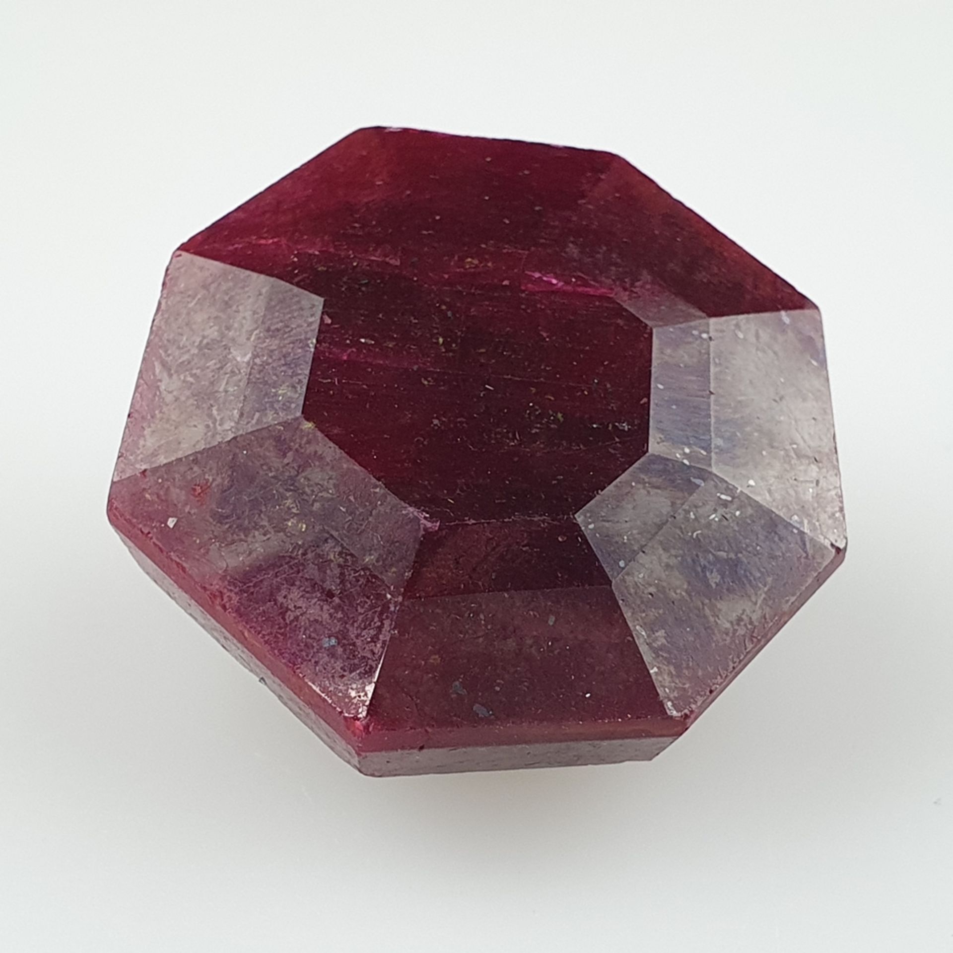 Großer facettierter Rubin - ca. 401ct,, ca.41x42x24mm, mit Ze | 401ct Fancy Shape Ruby Gemstone Cer - Bild 3 aus 7