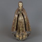 Maria Immaculata - wohl Italien 18./19.Jh., Holzfigur, farbig und gold gefasst, vollplastische Dars