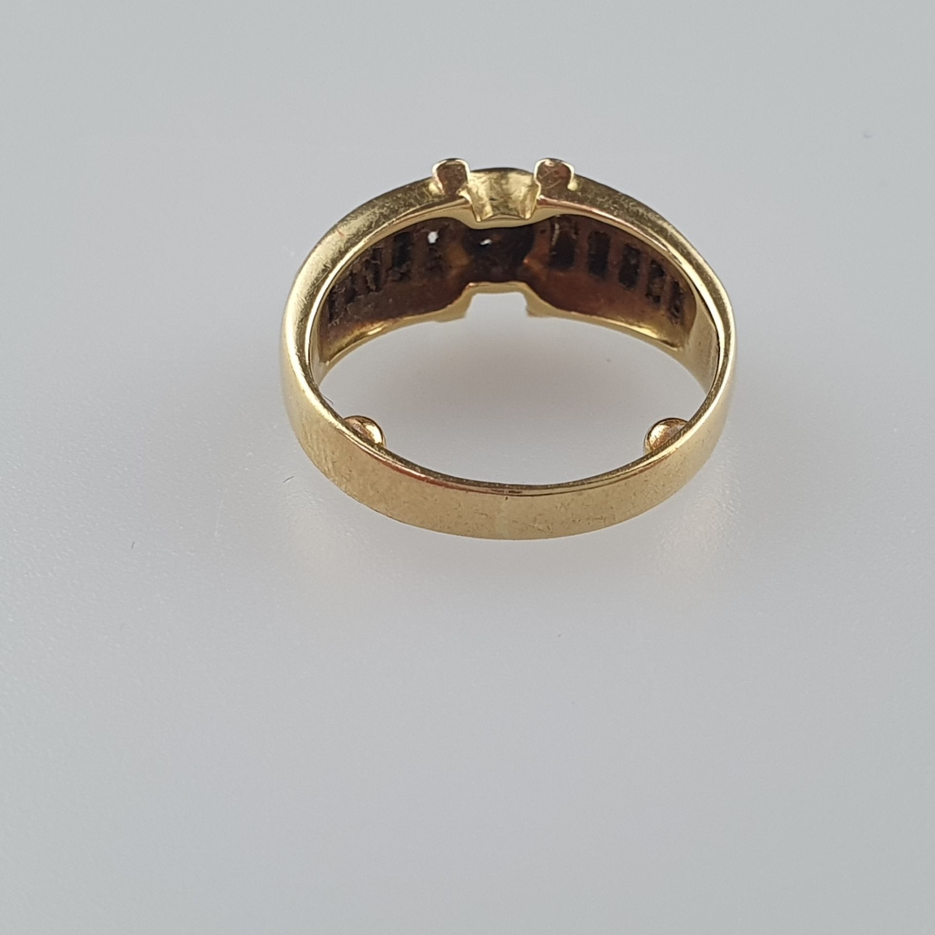 Diamantring - Gelbgold 750/000, gestempelt, zentraler Brillant von ca. 0,18ct., Gewicht ca.5,1 g, R - Bild 3 aus 5