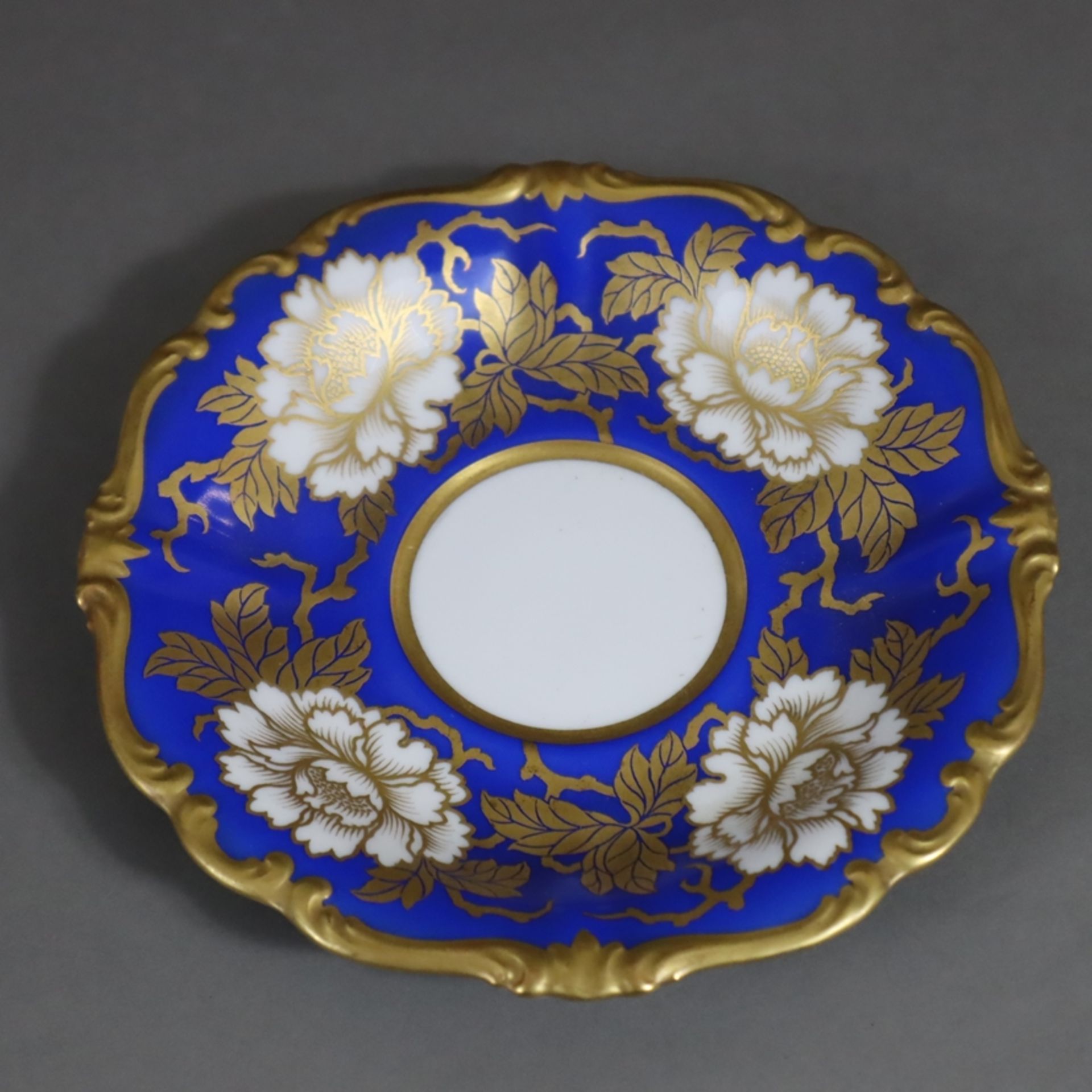 Konvolut Rosenthal - Porzellan, Blumenmalerei in Gold auf partiell blauem Fond, 1x Fußvase mit reli - Bild 8 aus 10