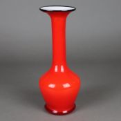 Vase "Tango" - Loetz Witwe, um 1920, rotes Glas mit klarem Überfang, weiß-opal unterfangen, schwarz
