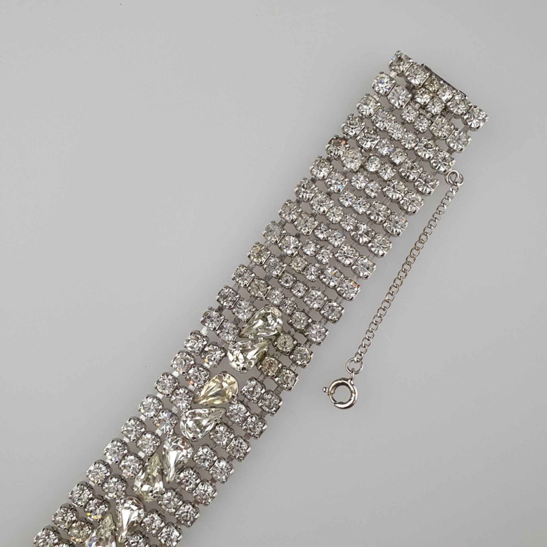 Art-Déco-Armband in Diamant-Optik - WEISS / USA, vor 1955, silberfarbenes Metall, mit geschliffenen - Bild 3 aus 4