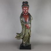 Holzfigur Guanyin - China,Holz geschnitzt, rote Lackfassung, die Göttin der Barmherzigkeit bekleide