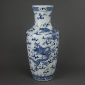 Blau-weiße Rouleauvase - China 20.Jh., unterglasurblauer Dekor mit Drachen zwischen Wolkengebilden