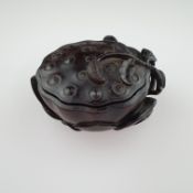 Zierschale - China, Qing-Dynastie, Holz schwarz lackiert, feinste Schnitzerei: Schale in Form einer
